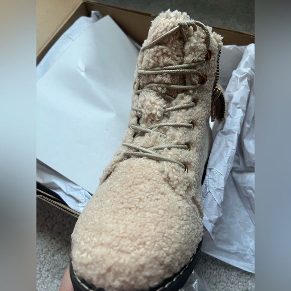 JustFab Illona Booties Size 7 - Picture 5 of 7